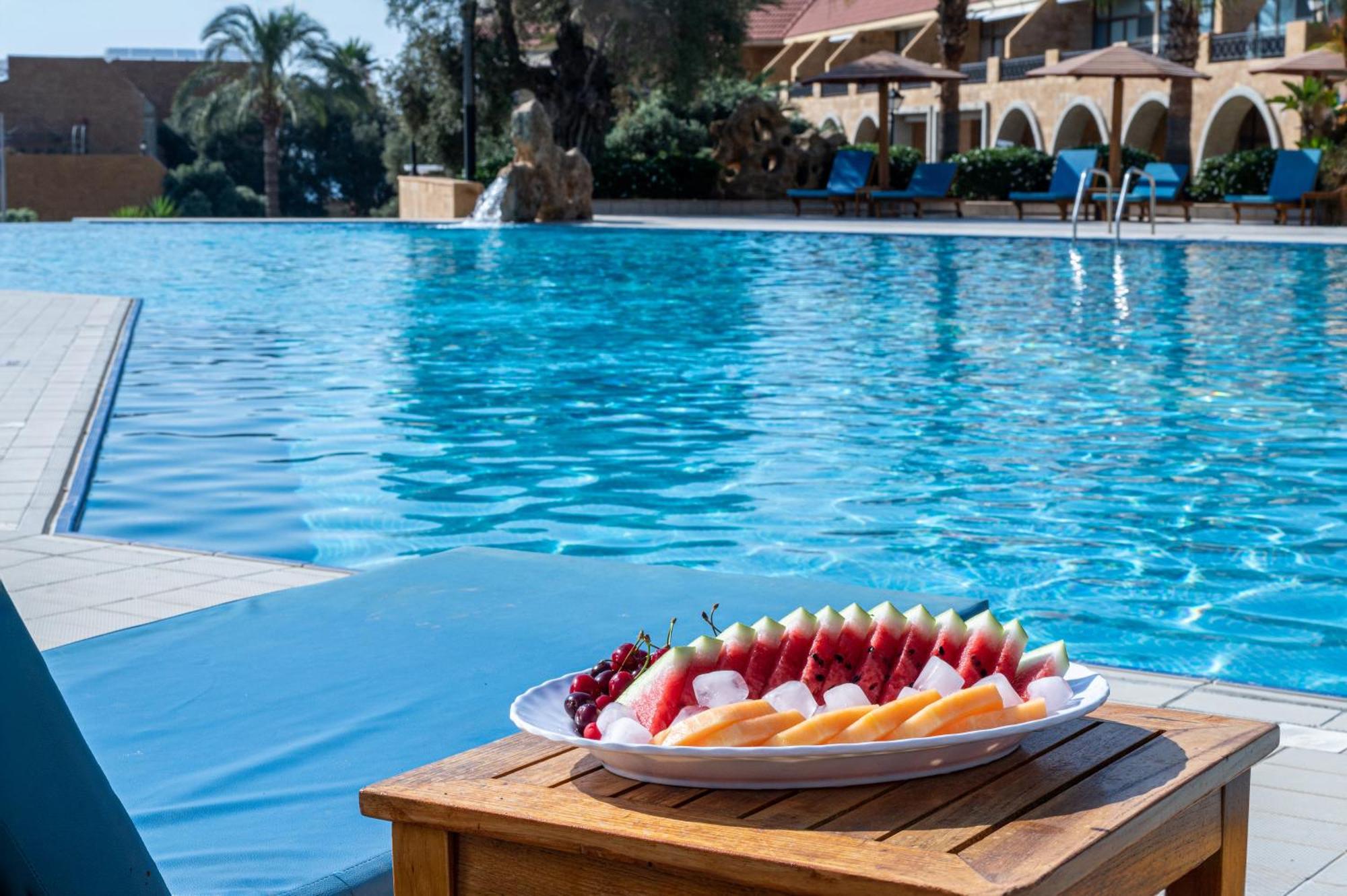Jiyeh Marina Resort Hotel & Chalets Jieh Exteriör bild